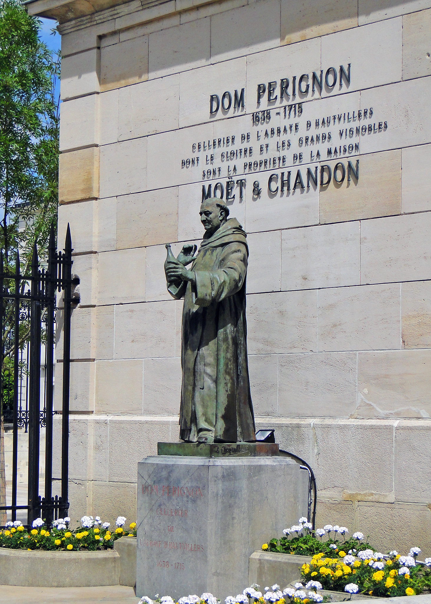 Dom Pérignon inventeur du Champagne