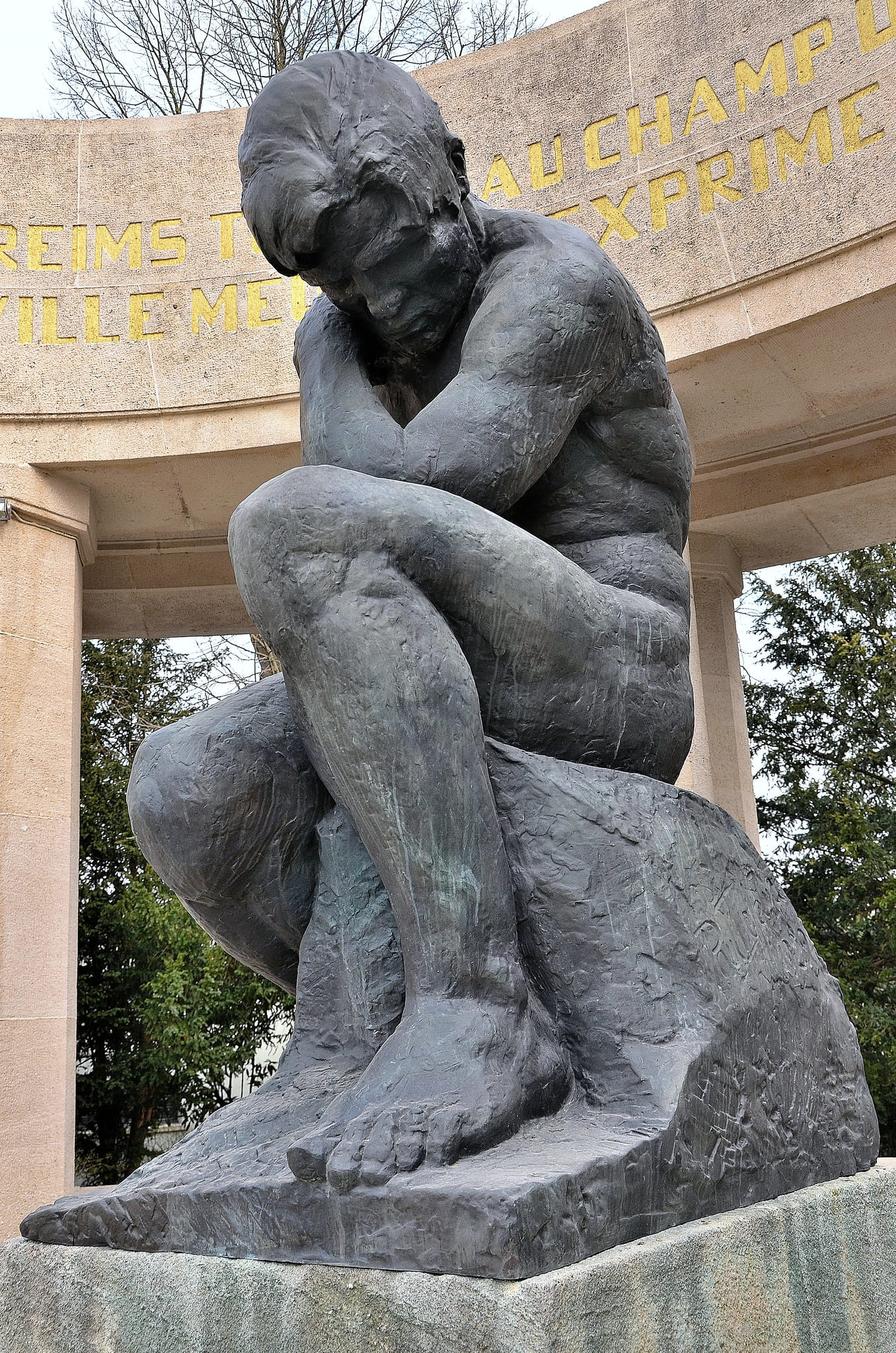 Reims - le monument aux morts.