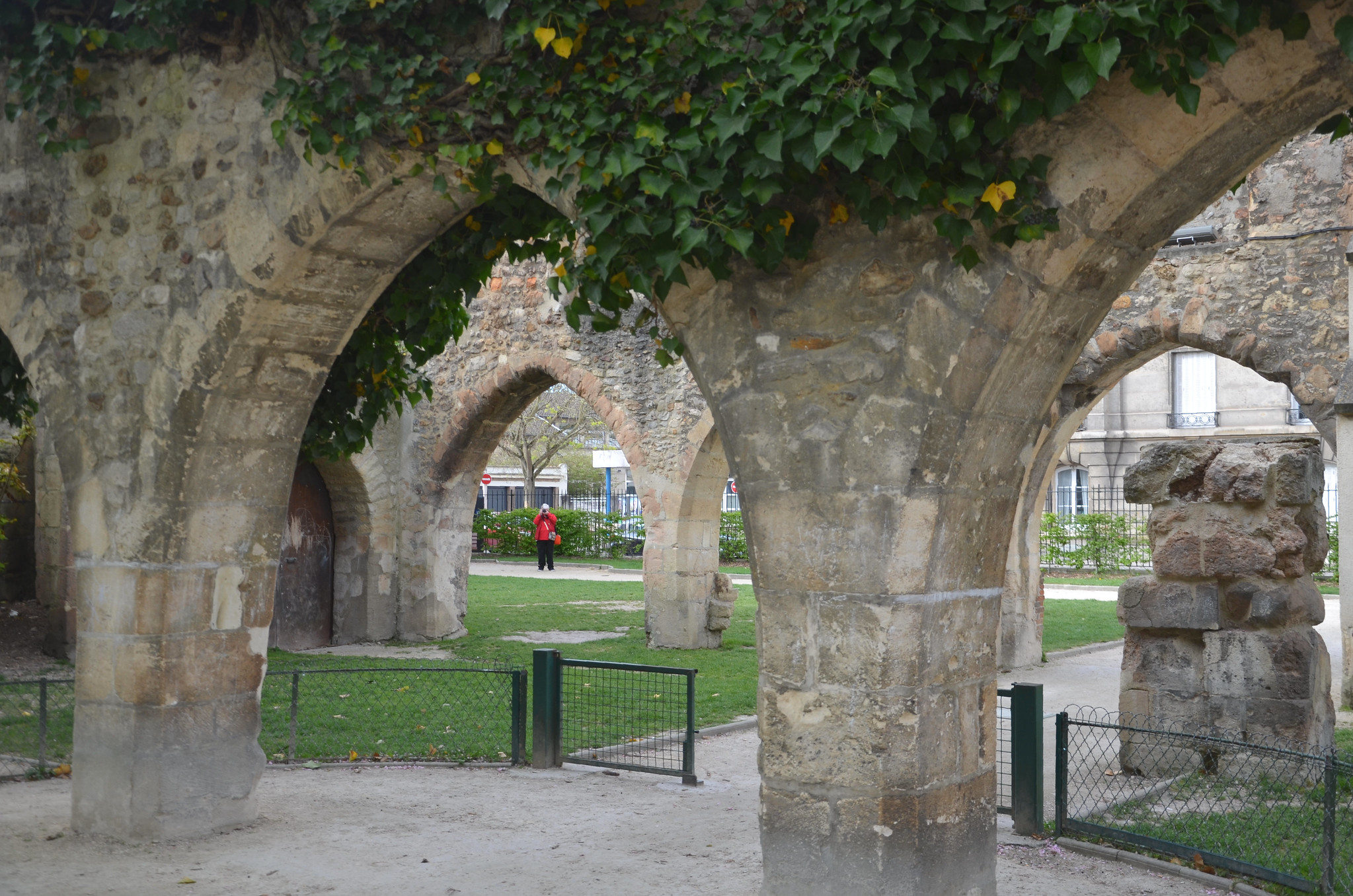 Ruines du Couvent des Cordeliers. Reims. parce des Cordeliers