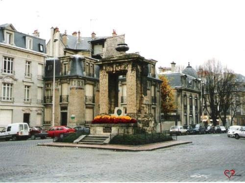 Fontaine des Boucheries Reims, photo des années 90